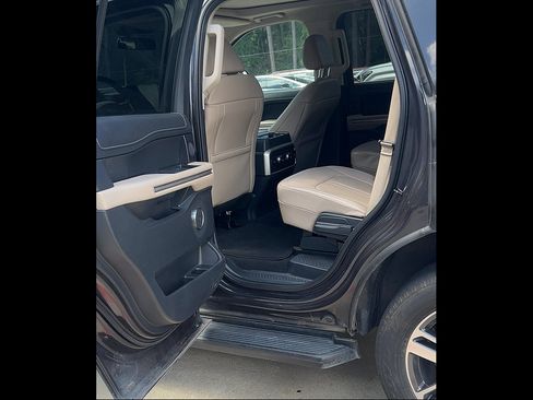Used 2024 Ford Expedition Limited AWD/4WD image 12