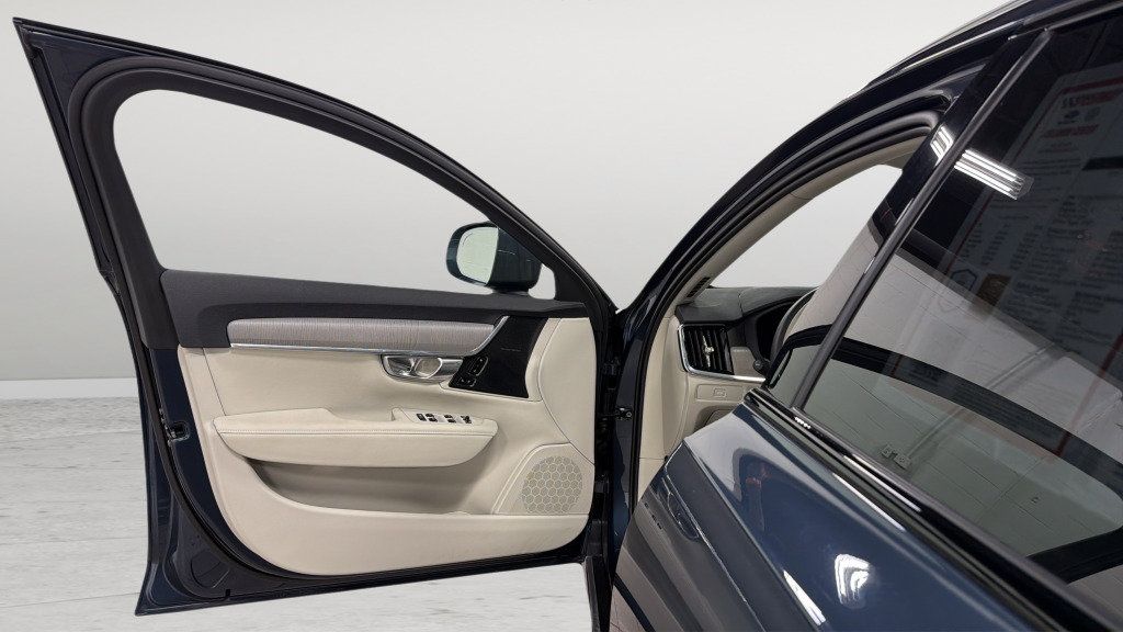 Used 2025 Volvo V90 B6 Cross Country Plus w/ Climate Package AWD/4WD image 14