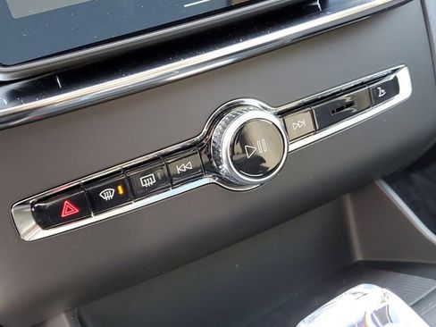 New 2026 Volvo XC90 B6 Plus w/ Protection Package Premier image 17