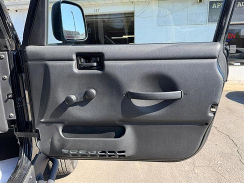 Used 2006 Jeep Wrangler X image 9