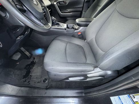 Used 2021 Toyota RAV4 LE image 18