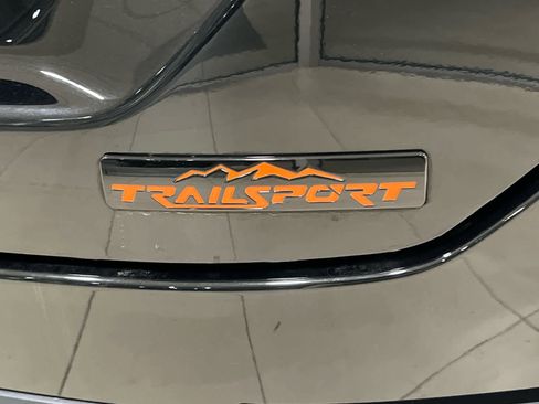 Used 2025 Honda Pilot TrailSport image 11