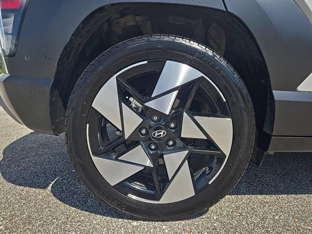 Used 2024 Hyundai Kona Limited FWD image 28