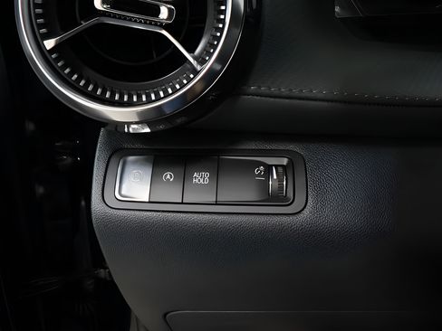 New 2026 Chevrolet Equinox LT w/ Convenience Package II FWD image 17