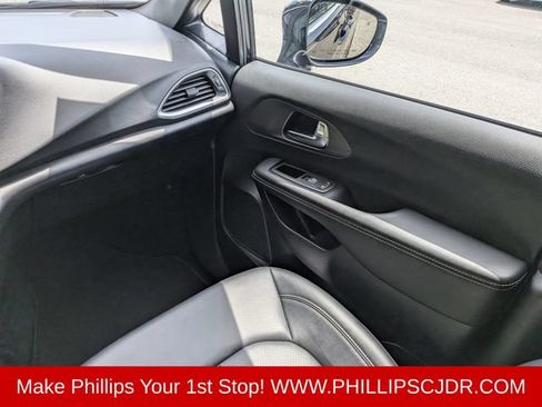 Certified 2026 Chrysler Pacifica Select FWD image 16