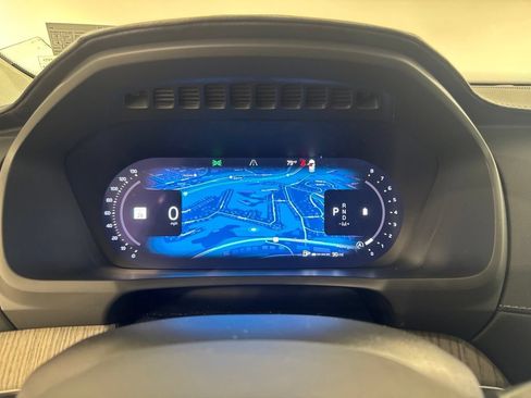 Used 2024 Volvo XC90 B6 Ultimate w/ Protection Package AWD/4WD image 12