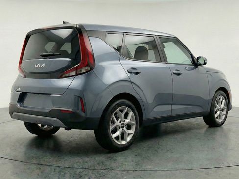Used 2025 Kia Soul LX w/ LX Technology Package FWD image 9