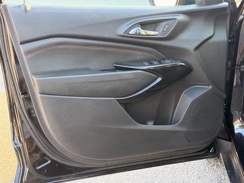 Used 2025 Chevrolet Trax RS w/ Sunroof Package FWD image 16