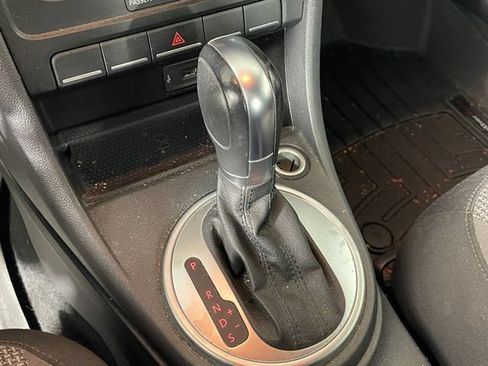 Used 2018 Volkswagen Beetle 2.0T FWD image 9