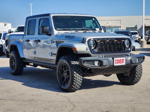 Used 2024 Jeep Gladiator Sport AWD/4WD image 3