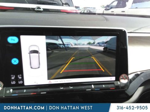 Used 2024 Volkswagen Atlas SE AWD/4WD image 2