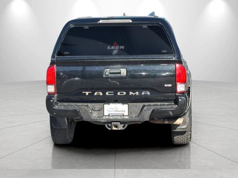 Used 2016 Toyota Tacoma TRD Off-Road w/ Premium & Technology Package AWD/4WD image 7