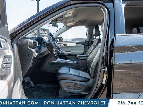 Used 2023 Ford Explorer XLT w/ Equipment Group 202A AWD/4WD image 6