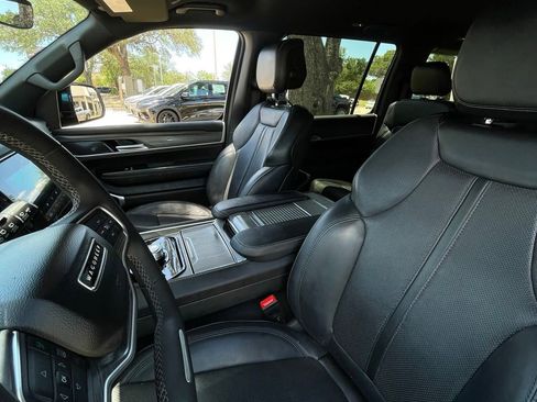 Used 2024 Jeep Wagoneer L Series II w/ Flexible Seating Group RWD image 20