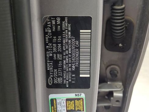 Used 2025 Hyundai Elantra SEL FWD image 29