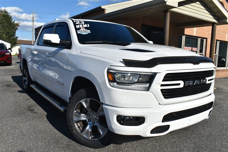 Used 2023 RAM 1500 Laramie AWD/4WD image 1