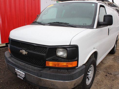 Used 2014 Chevrolet Express 2500 RWD image 2