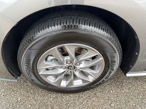 Used 2026 Toyota Sienna LE FWD image 12