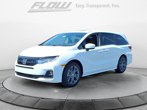 New 2026 Honda Odyssey Touring image 3