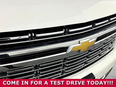 Used 2024 Chevrolet Tahoe Premier AWD/4WD image 32