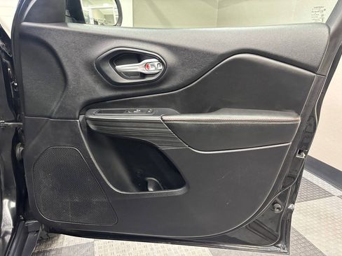 Used 2016 Jeep Cherokee 75th Anniversary AWD/4WD image 24