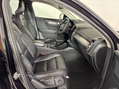 Used 2023 Volvo XC40 B5 Core w/ Protection Package Premier AWD/4WD image 13