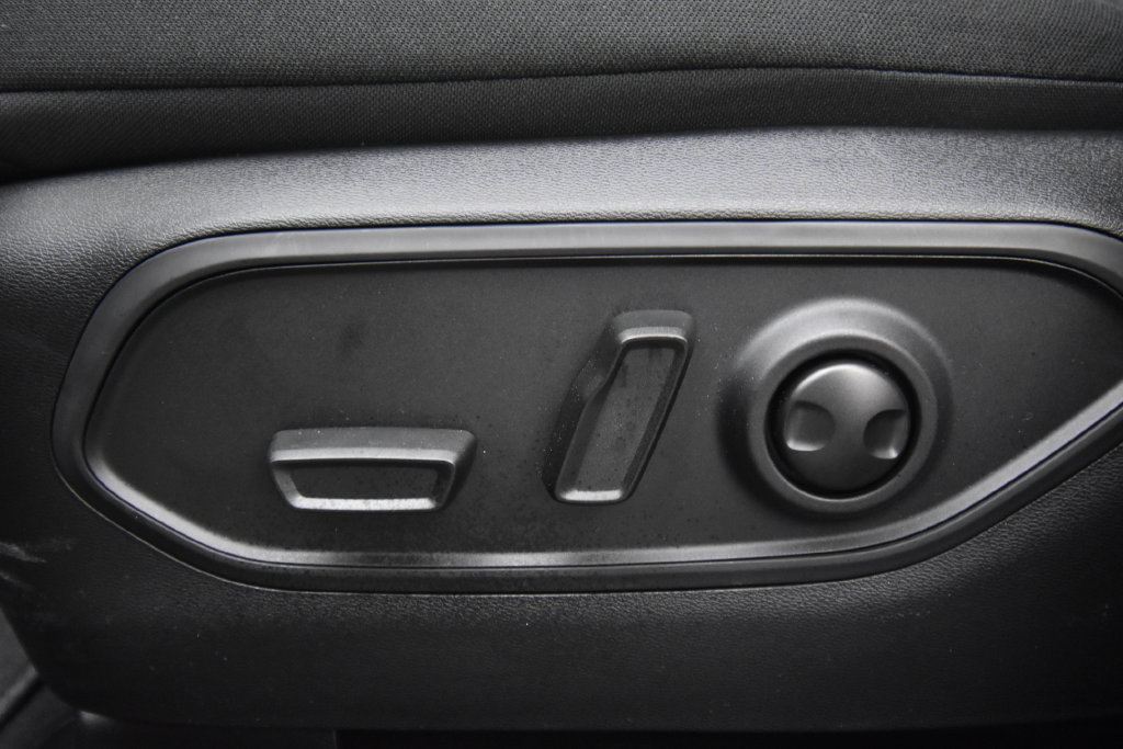Used 2026 Jeep Cherokee Laredo AWD/4WD image 22