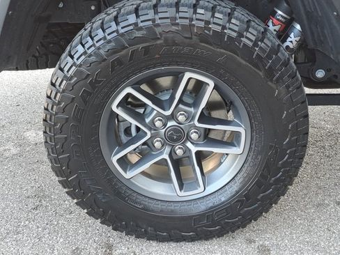 Used 2025 Jeep Gladiator Mojave AWD/4WD image 8