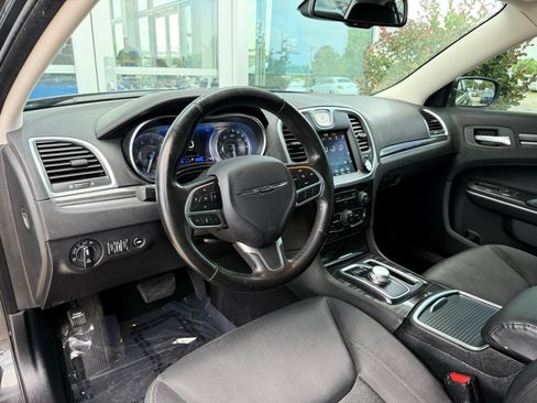 Used 2020 Chrysler 300 Touring w/ Driver Convenience Group RWD image 19