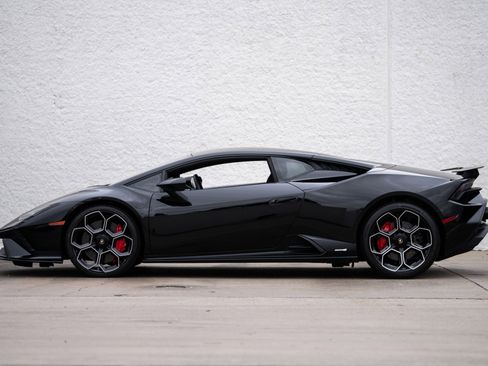 Used 2023 Lamborghini Huracan Tecnica image 8