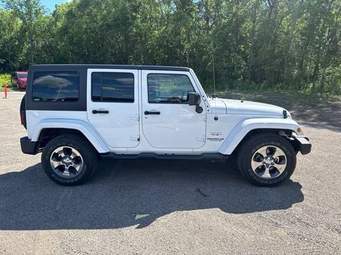 Used 2017 Jeep Wrangler Unlimited Sahara w/ Dual Top Group AWD/4WD image 13