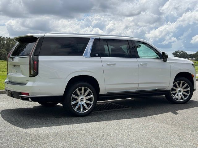 Used 2023 Cadillac Escalade ESV Premium Luxury Platinum AWD/4WD image 11