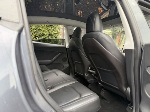 Used 2020 Tesla Model Y Long Range image 38