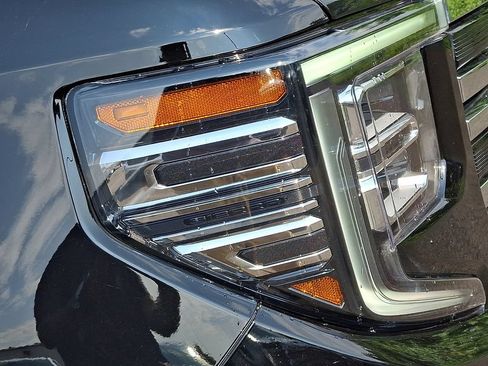 Used 2026 GMC Sierra 1500 SLT AWD/4WD image 9
