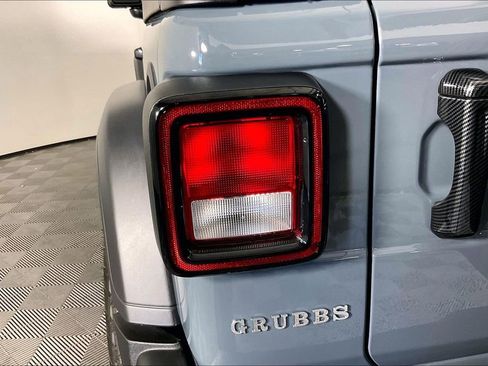 Used 2025 Jeep Wrangler Sport image 37