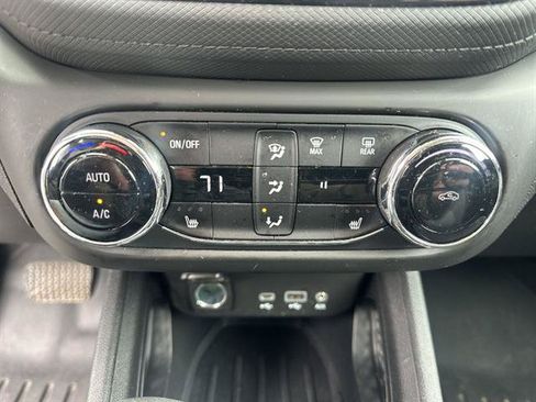 Used 2023 Chevrolet TrailBlazer LT w/ Convenience Package AWD/4WD image 39
