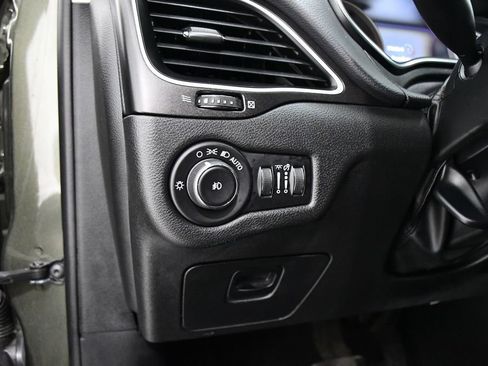 Used 2019 Jeep Cherokee Trailhawk w/ Cold Weather Group AWD/4WD image 11