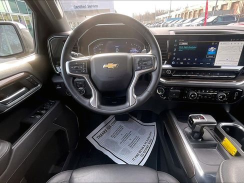 Used 2025 Chevrolet Silverado 1500 LT w/ Leather Package image 5