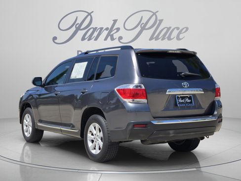 Used 2013 Toyota Highlander SE FWD image 3