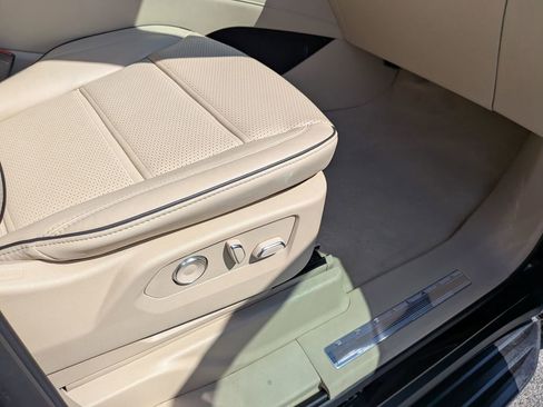 Certified 2024 Cadillac Escalade ESV Premium Luxury AWD/4WD image 29