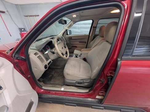 Used 2011 Ford Escape XLT w/ 201A Rapid Spec Order Code AWD/4WD image 21