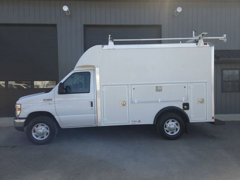 Used 2015 Ford E-350 and Econoline 350 Super Duty image 1