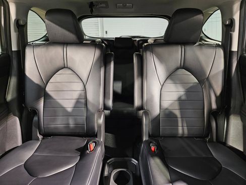 Used 2024 Toyota Highlander XLE image 13