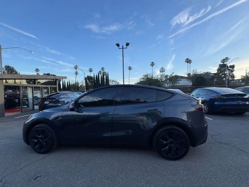 Used 2024 Tesla Model Y Long Range AWD/4WD image 9