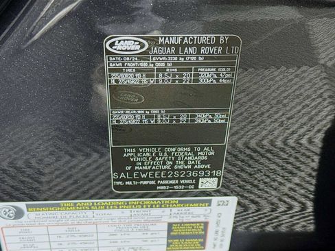 Used 2025 Land Rover Defender 110 V8 AWD/4WD image 32