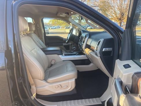 Used 2017 Ford F150 Lariat image 11