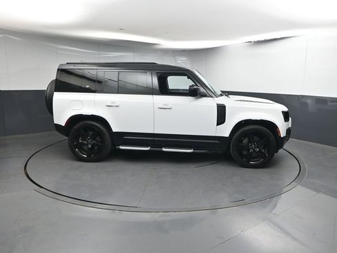 Used 2024 Land Rover Defender 110 X-Dynamic SE AWD/4WD image 24