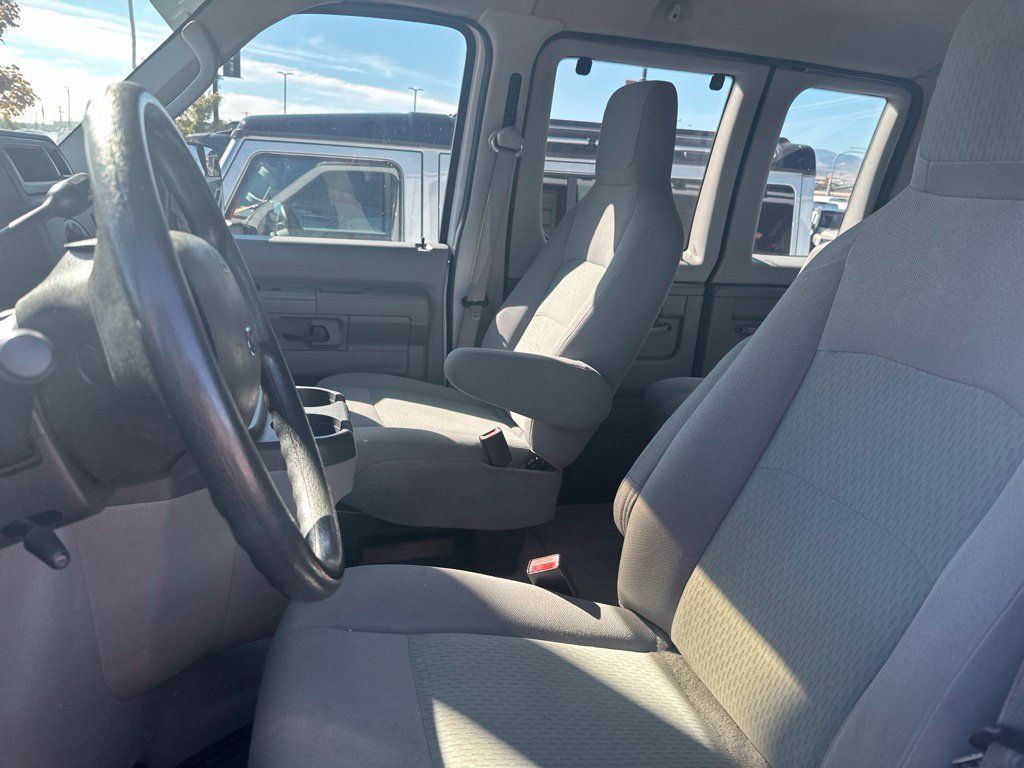 Used 2013 Ford E-350 and Econoline 350 XLT RWD image 9