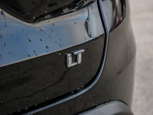 Used 2025 Chevrolet Trax LT FWD image 11
