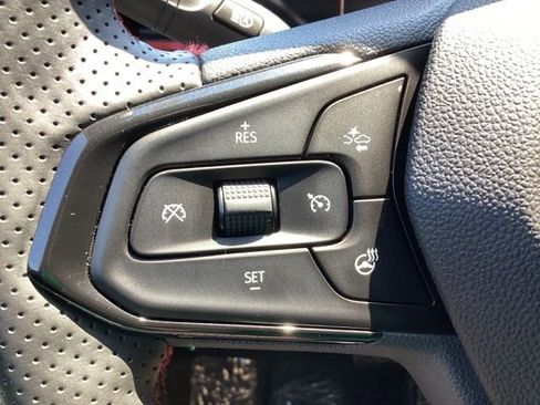 Used 2025 Chevrolet Trax RS w/ Sunroof Package FWD image 16